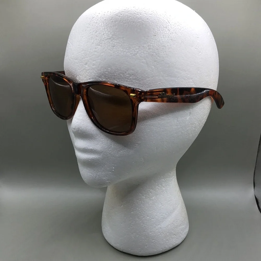 Curated bundle 9 trendy fashion sunglasses variety of brands and styles. - Picture 16 of 16